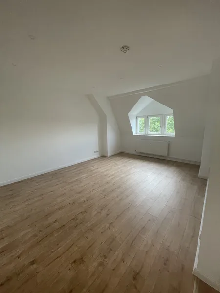 Wohnen mit Charakter: Zweizimmerwohnung im Dachgeschoss — photo 1